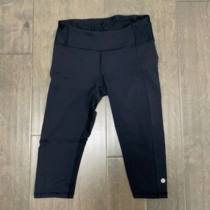 Lululemon cropped pants, black, size 6